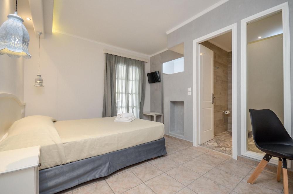 Spiros Aparthotel Naxos City